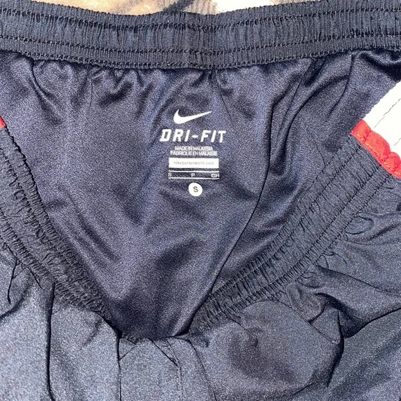 🦋Black with red and white detailed Nike Dri-fit shorts! - Picture 4 of 8